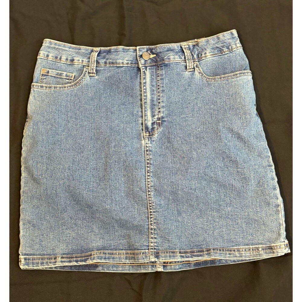Lee Riders Women's Blue Solid Denim Mini Skirt, Mid Rise, Pockets, Button/Zip, L